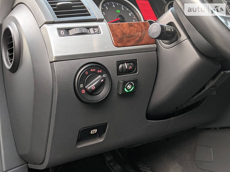 Позашляховик / Кросовер Volkswagen Touareg 2008 в Косові