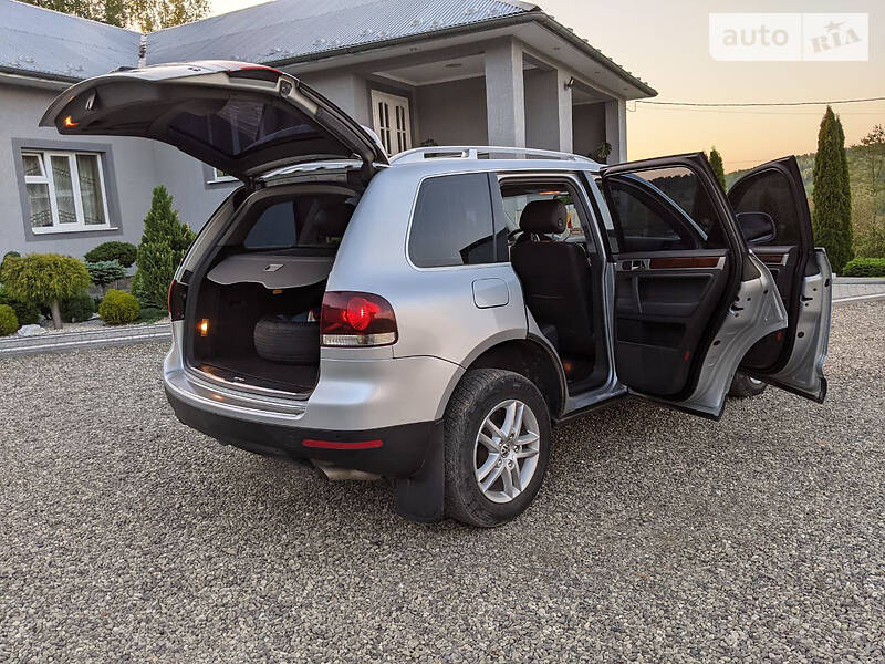 Позашляховик / Кросовер Volkswagen Touareg 2008 в Косові