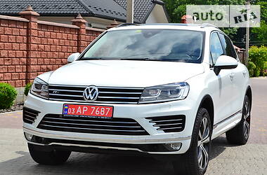 Внедорожник / Кроссовер Volkswagen Touareg 2016 в Ровно