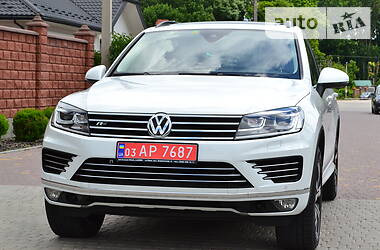 Позашляховик / Кросовер Volkswagen Touareg 2016 в Рівному