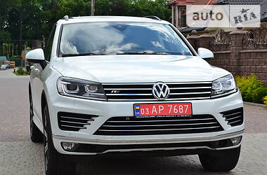 Внедорожник / Кроссовер Volkswagen Touareg 2016 в Ровно