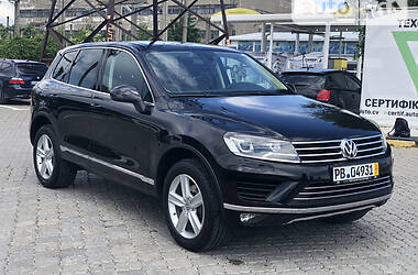 Внедорожник / Кроссовер Volkswagen Touareg 2015 в Черновцах