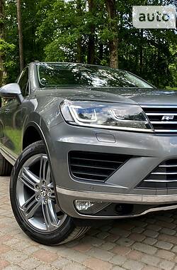 Внедорожник / Кроссовер Volkswagen Touareg 2015 в Дрогобыче