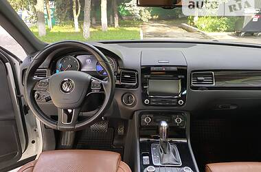 Внедорожник / Кроссовер Volkswagen Touareg 2013 в Днепре