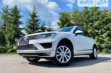 Внедорожник / Кроссовер Volkswagen Touareg 2015 в Тернополе