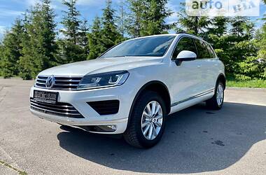 Внедорожник / Кроссовер Volkswagen Touareg 2015 в Тернополе