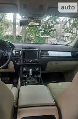 Внедорожник / Кроссовер Volkswagen Touareg 2012 в Запорожье