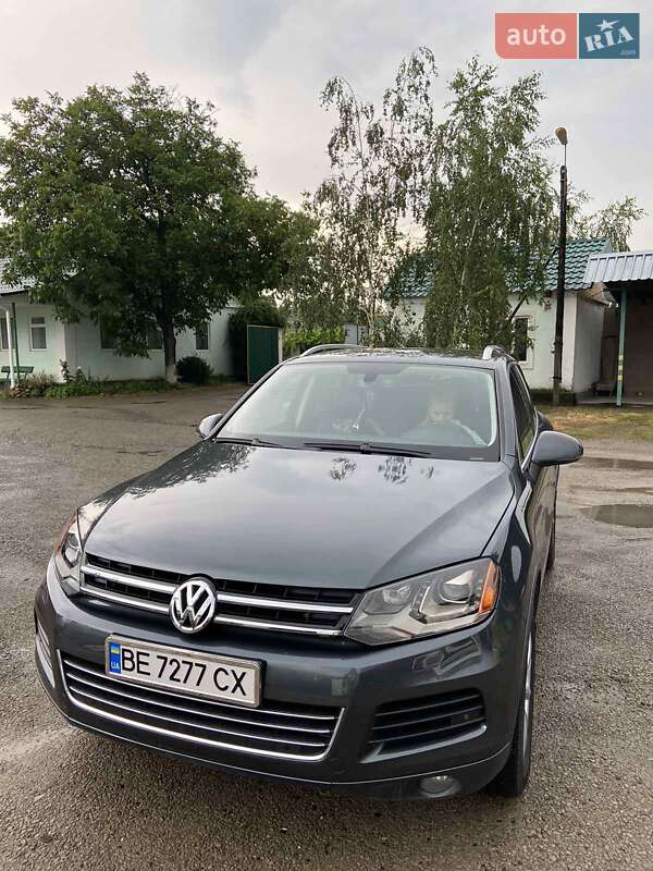 Внедорожник / Кроссовер Volkswagen Touareg 2011 в Вознесенске