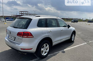 Позашляховик / Кросовер Volkswagen Touareg 2012 в Києві