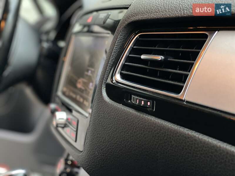 Внедорожник / Кроссовер Volkswagen Touareg 2014 в Ровно