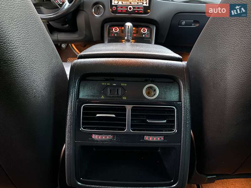 Внедорожник / Кроссовер Volkswagen Touareg 2014 в Ровно