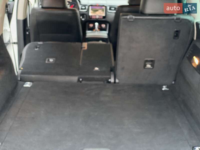 Внедорожник / Кроссовер Volkswagen Touareg 2014 в Ровно
