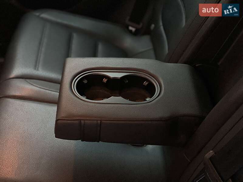 Внедорожник / Кроссовер Volkswagen Touareg 2014 в Ровно