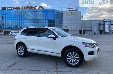 Позашляховик / Кросовер Volkswagen Touareg 2010 в Чернівцях