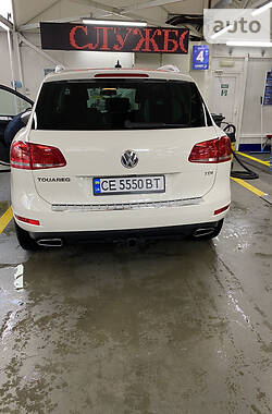 Позашляховик / Кросовер Volkswagen Touareg 2010 в Чернівцях