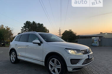 Внедорожник / Кроссовер Volkswagen Touareg 2015 в Черновцах