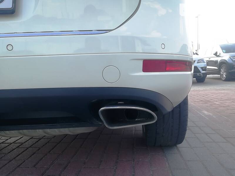 Внедорожник / Кроссовер Volkswagen Touareg 2011 в Львове