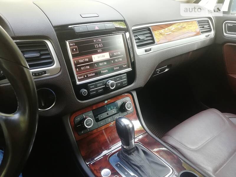 Внедорожник / Кроссовер Volkswagen Touareg 2011 в Львове