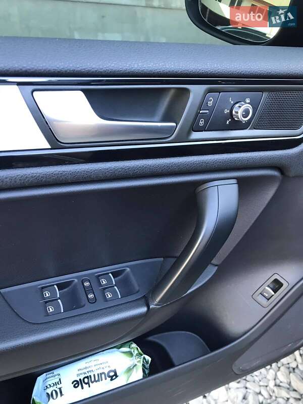Внедорожник / Кроссовер Volkswagen Touareg 2013 в Иршаве