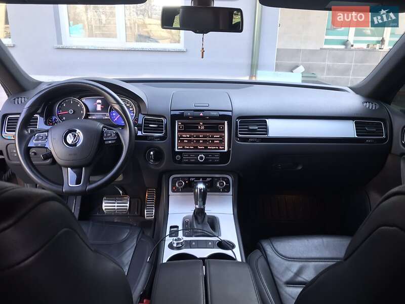 Внедорожник / Кроссовер Volkswagen Touareg 2013 в Иршаве