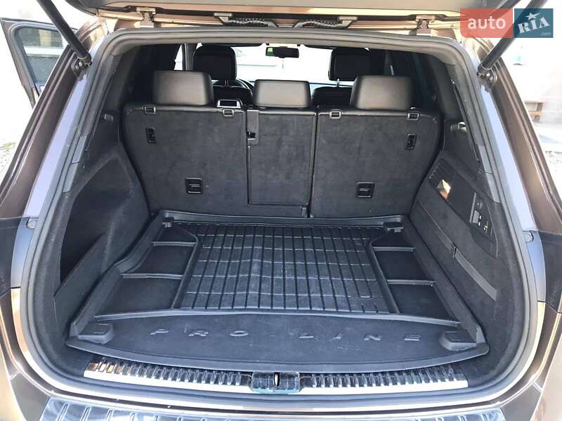 Внедорожник / Кроссовер Volkswagen Touareg 2013 в Иршаве