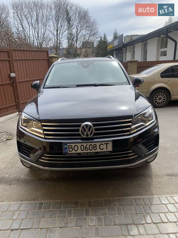 Внедорожник / Кроссовер Volkswagen Touareg 2014 в Тернополе