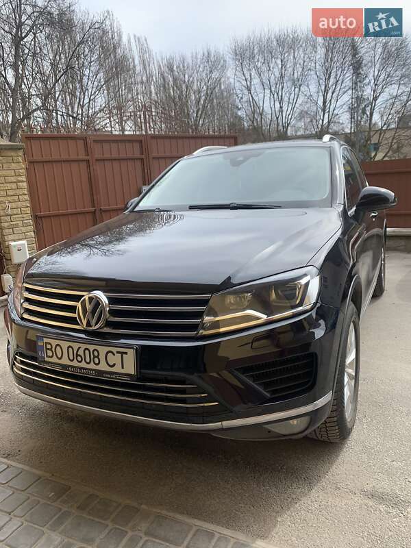 Внедорожник / Кроссовер Volkswagen Touareg 2014 в Тернополе