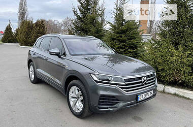 Позашляховик / Кросовер Volkswagen Touareg 2021 в Києві