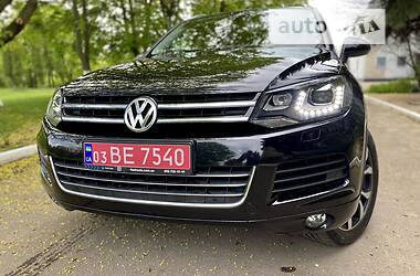 Внедорожник / Кроссовер Volkswagen Touareg 2014 в Ровно