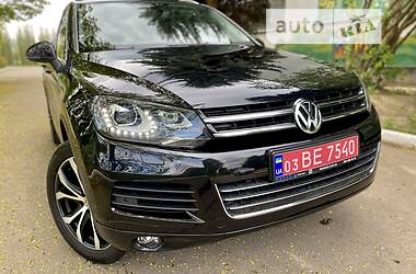 Внедорожник / Кроссовер Volkswagen Touareg 2014 в Ровно