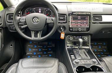 Внедорожник / Кроссовер Volkswagen Touareg 2014 в Ровно