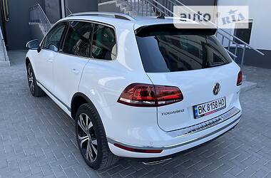 Внедорожник / Кроссовер Volkswagen Touareg 2018 в Дубно