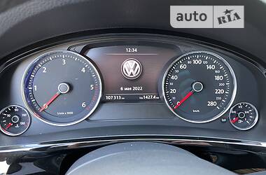 Внедорожник / Кроссовер Volkswagen Touareg 2018 в Дубно