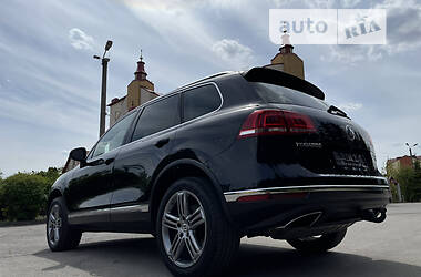 Внедорожник / Кроссовер Volkswagen Touareg 2015 в Тернополе