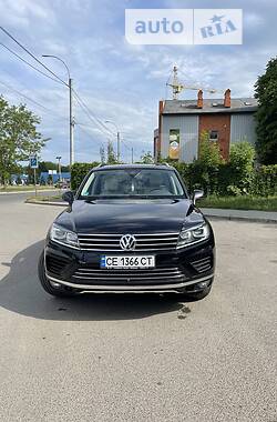 Внедорожник / Кроссовер Volkswagen Touareg 2015 в Черновцах