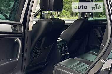 Внедорожник / Кроссовер Volkswagen Touareg 2012 в 