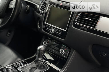 Внедорожник / Кроссовер Volkswagen Touareg 2012 в 