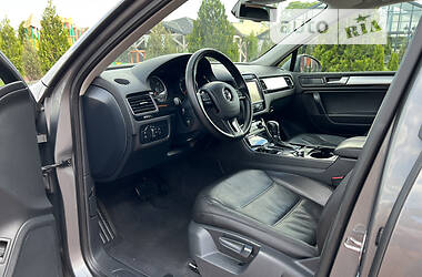 Внедорожник / Кроссовер Volkswagen Touareg 2014 в Стрые