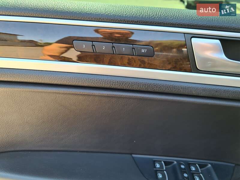 Внедорожник / Кроссовер Volkswagen Touareg 2013 в Красилове
