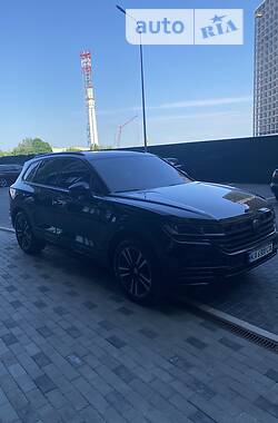 Внедорожник / Кроссовер Volkswagen Touareg 2018 в Киеве