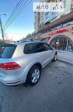 Внедорожник / Кроссовер Volkswagen Touareg 2011 в Киеве