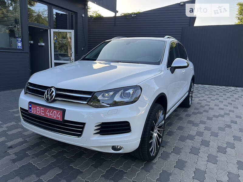 Внедорожник / Кроссовер Volkswagen Touareg 2012 в Черновцах