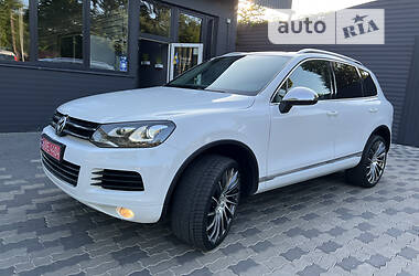 Внедорожник / Кроссовер Volkswagen Touareg 2012 в Черновцах