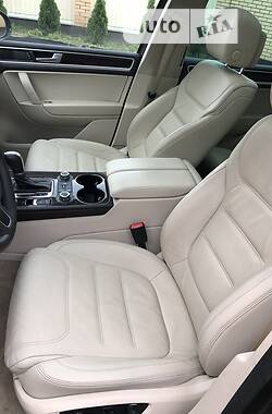 Внедорожник / Кроссовер Volkswagen Touareg 2013 в Виннице