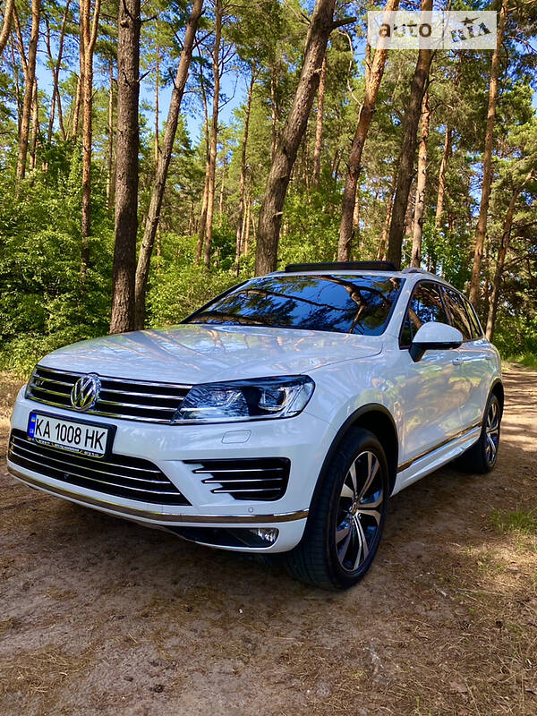 Позашляховик / Кросовер Volkswagen Touareg 2016 в Києві