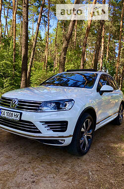 Внедорожник / Кроссовер Volkswagen Touareg 2016 в Киеве