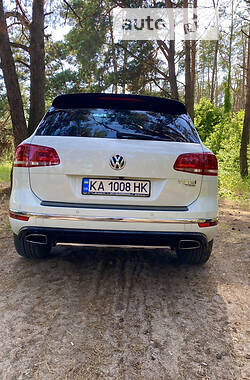 Внедорожник / Кроссовер Volkswagen Touareg 2016 в Киеве