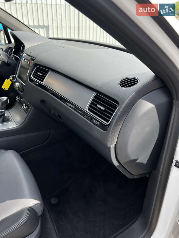 Позашляховик / Кросовер Volkswagen Touareg 2013 в Кропивницькому