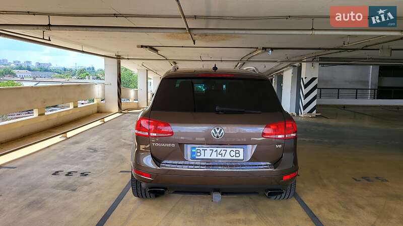 Внедорожник / Кроссовер Volkswagen Touareg 2012 в Киеве