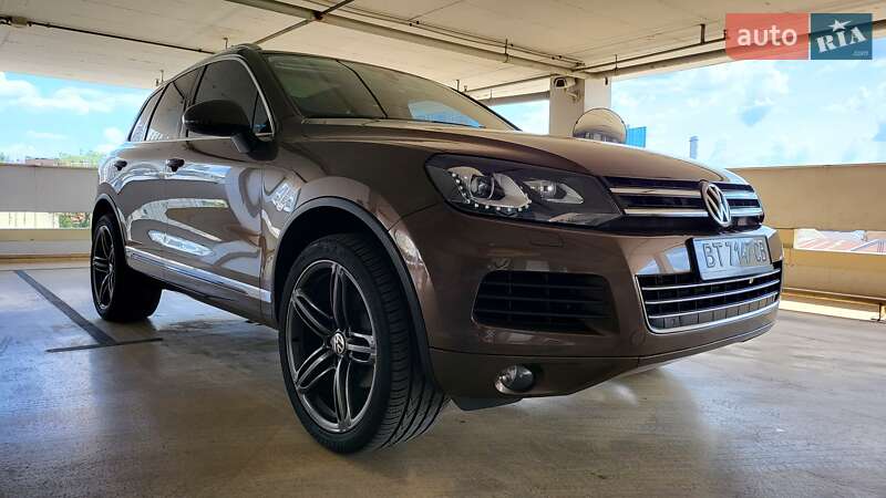 Внедорожник / Кроссовер Volkswagen Touareg 2012 в Киеве